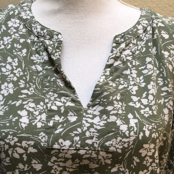 Gorgeous green top - Picture 3 of 6